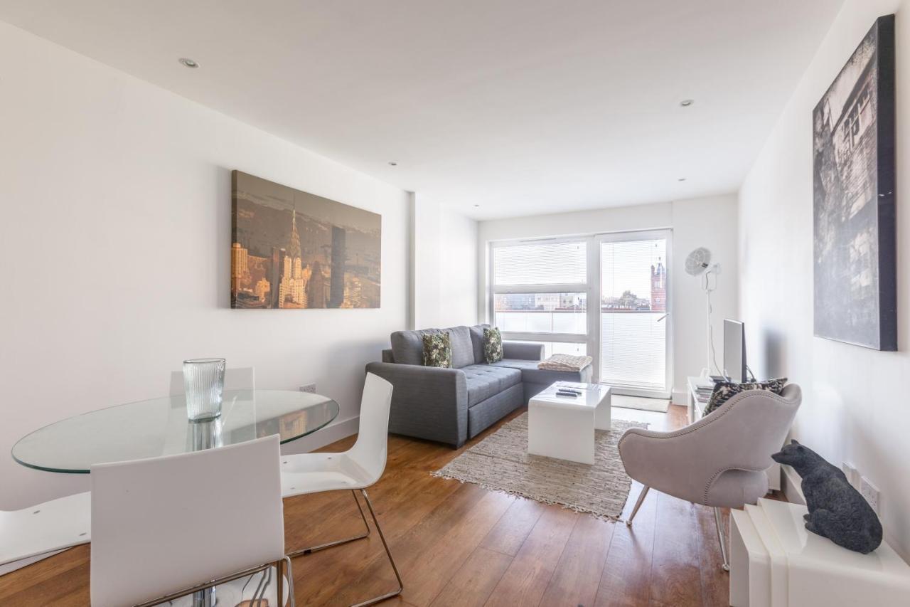 Luxury 2-Bed Flat Parking And Close To The Tube London Eksteriør bilde