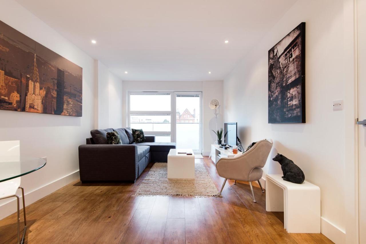 Luxury 2-Bed Flat Parking And Close To The Tube London Eksteriør bilde