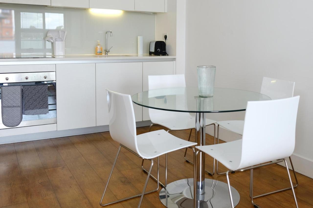 Luxury 2-Bed Flat Parking And Close To The Tube London Eksteriør bilde