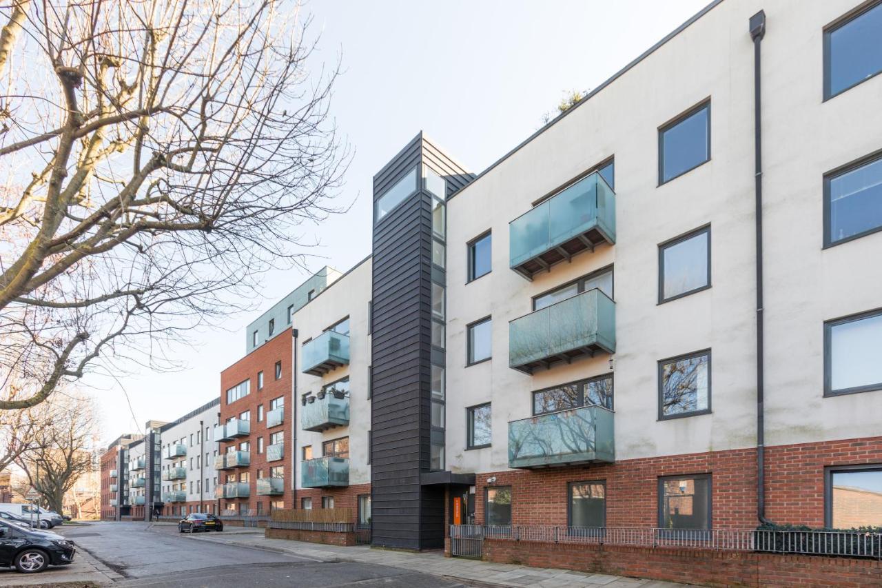 Luxury 2-Bed Flat Parking And Close To The Tube London Eksteriør bilde