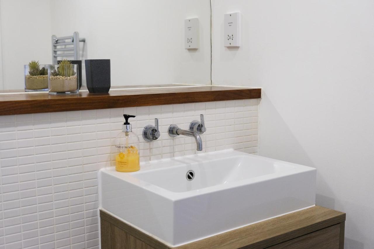 Luxury 2-Bed Flat Parking And Close To The Tube London Eksteriør bilde